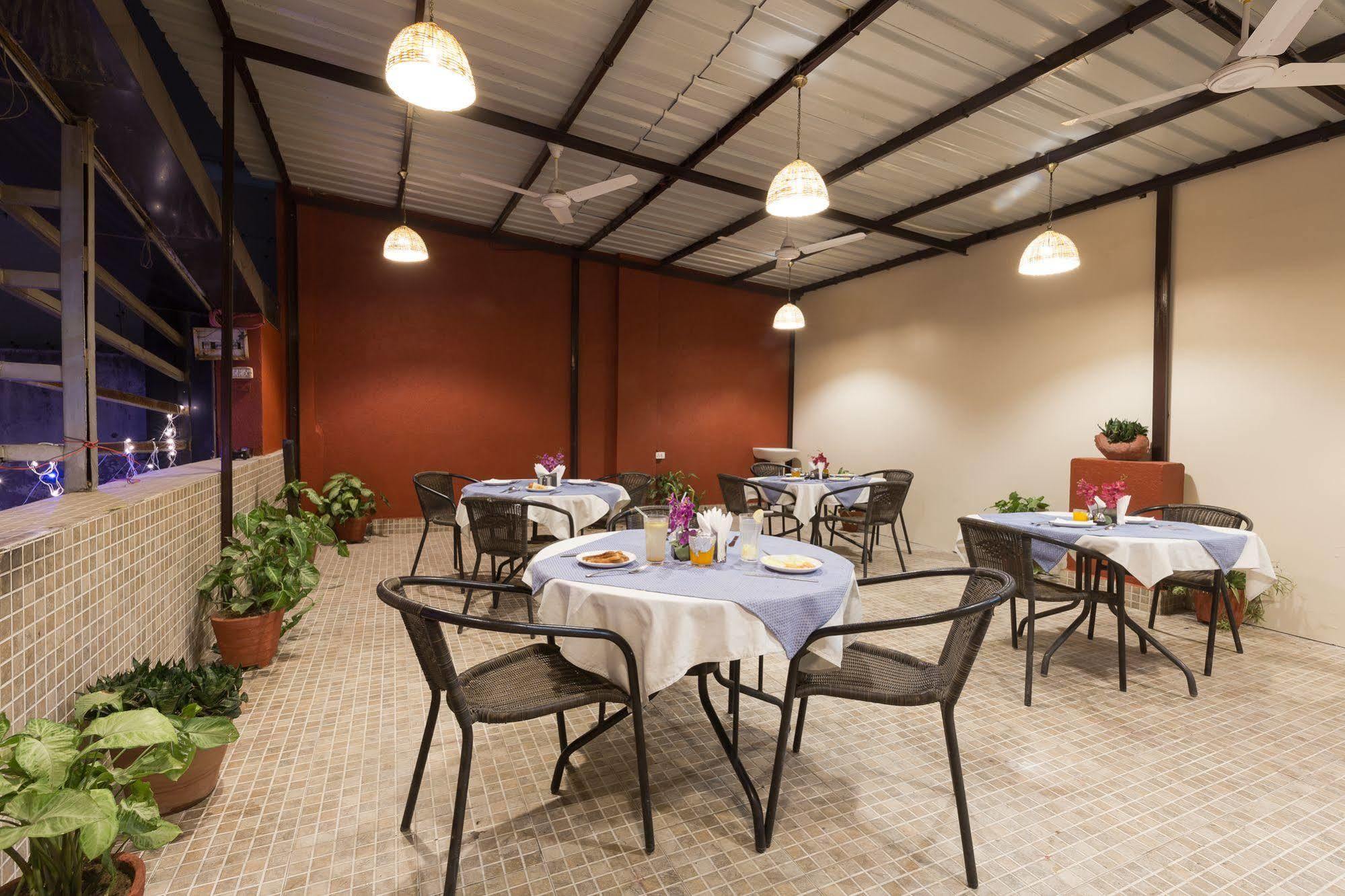 Hotel Kingston Park - Karol Bagh Delhi Kültér fotó