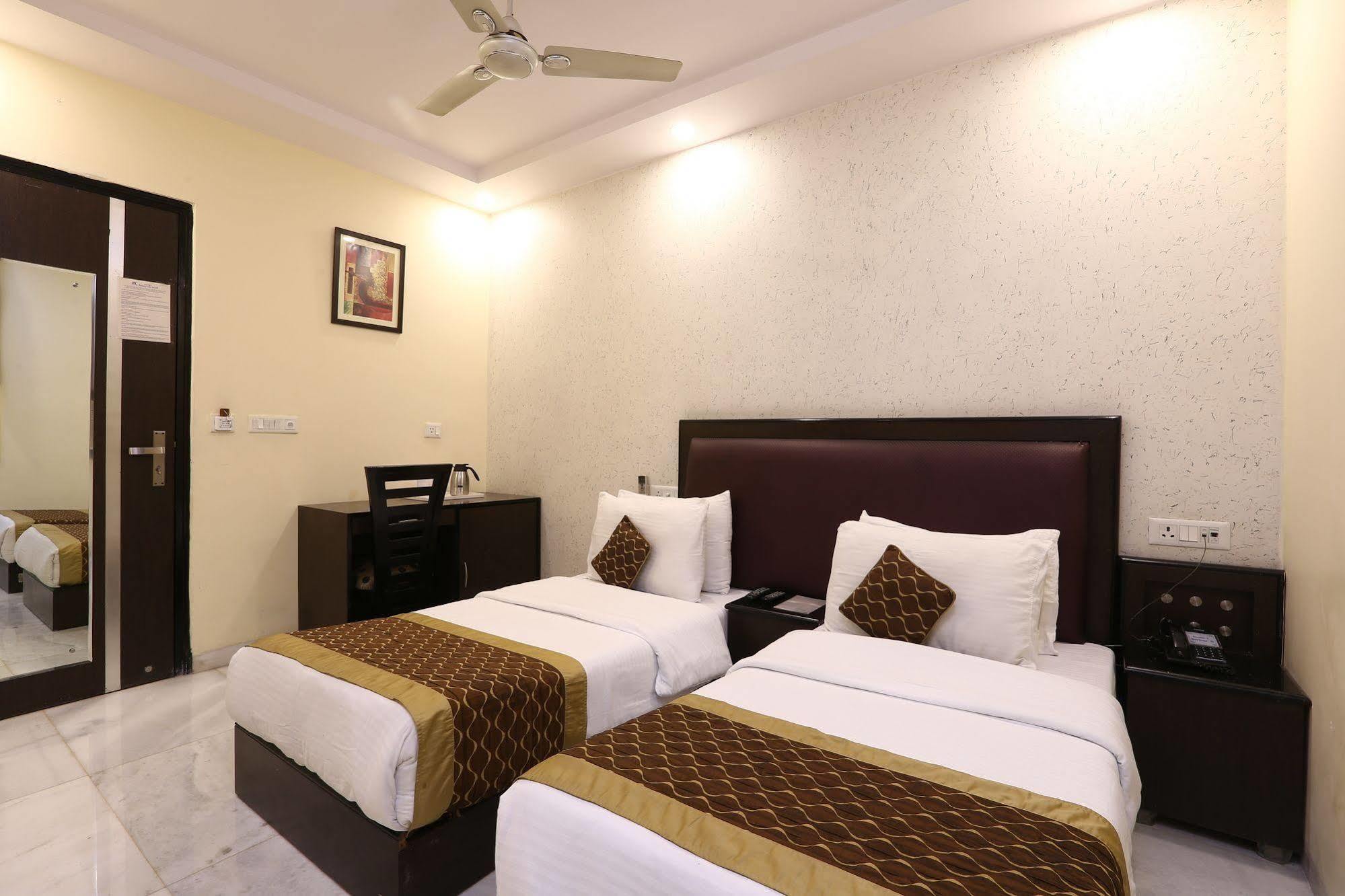 Hotel Kingston Park - Karol Bagh Delhi Kültér fotó