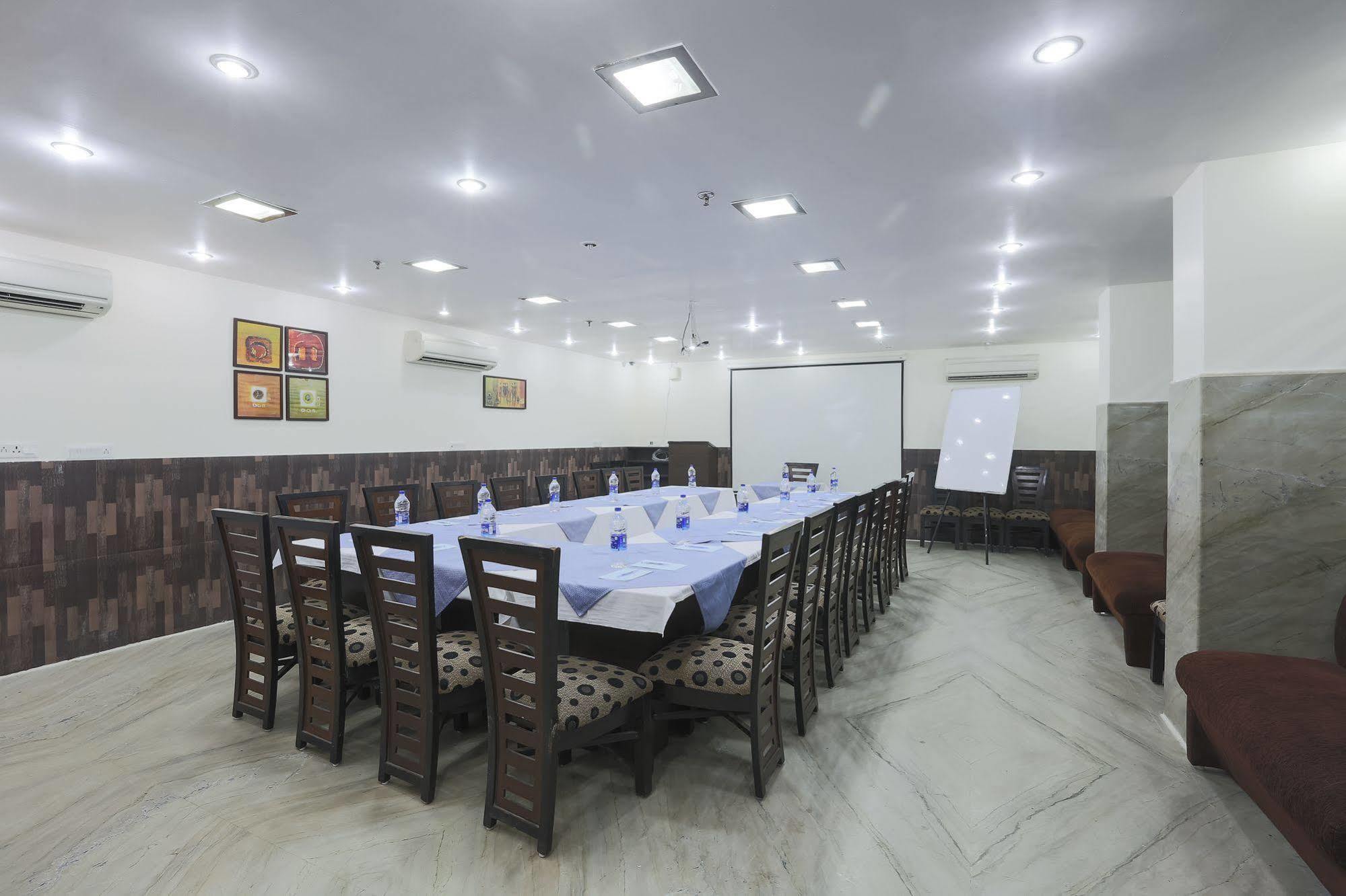 Hotel Kingston Park - Karol Bagh Delhi Kültér fotó